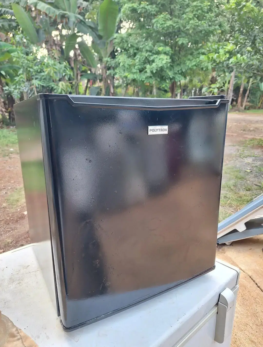 Mini Kulkas hitam